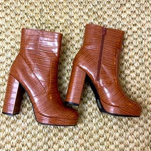 Forever 21 brown booties perfect condition
